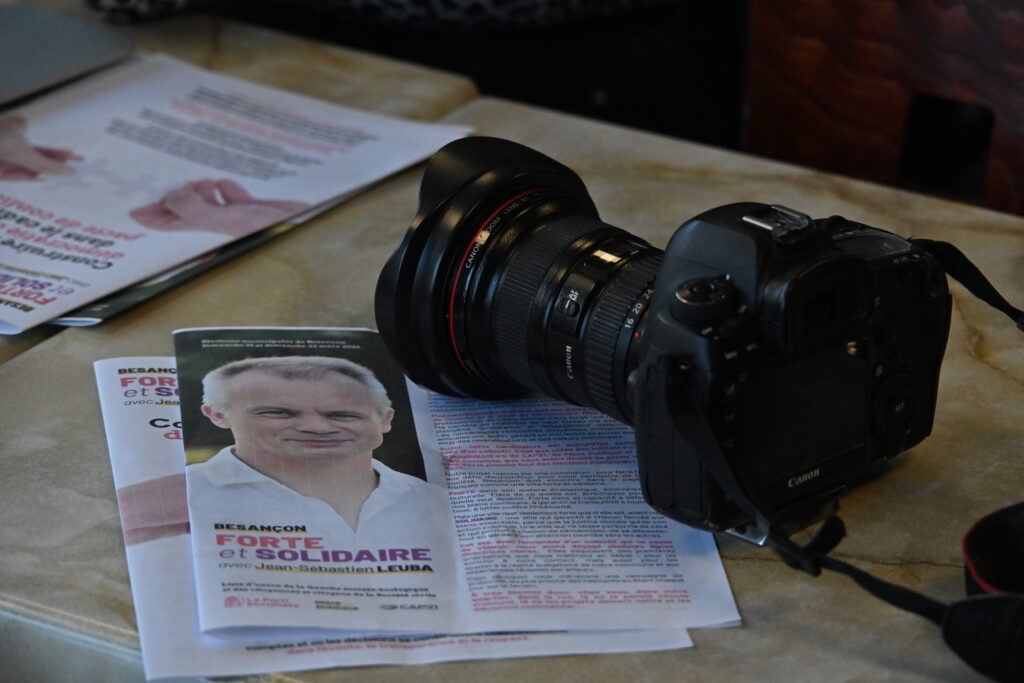 Appareil photo et document de campagne